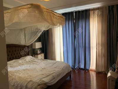 5室2廳2陽(yáng)臺(tái) 萬(wàn)和花園