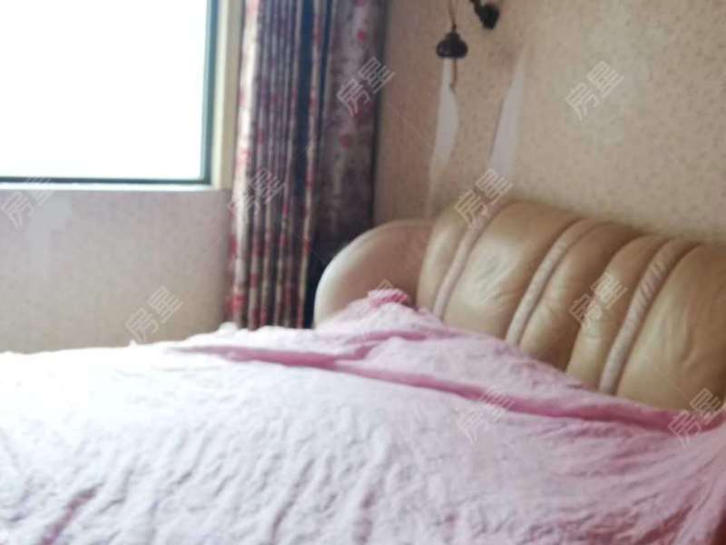 3室2廳2陽(yáng)臺(tái) 銀海領(lǐng)域客廳