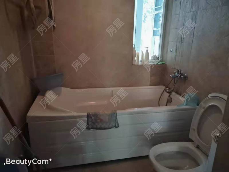 4室2廳2陽臺 湖畔之夢衛(wèi)生間