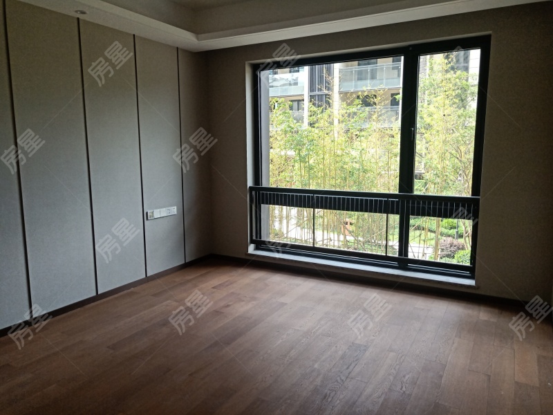 4室2廳2陽臺 華夏四季一期臥室