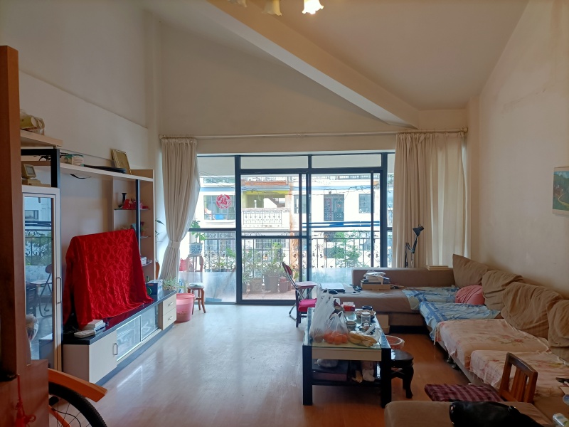 4室2廳1陽臺 西秀園客廳