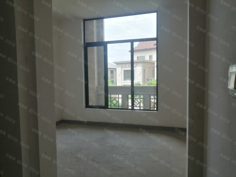 5室3廳3陽臺 綠地海珀瀾庭別墅客廳