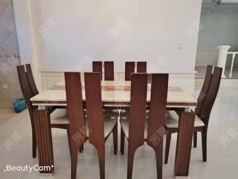 4室2廳2陽臺 湖畔之夢餐廳