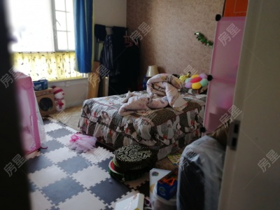 5室2廳3陽臺 江東鳴翠園西區(qū)臥室