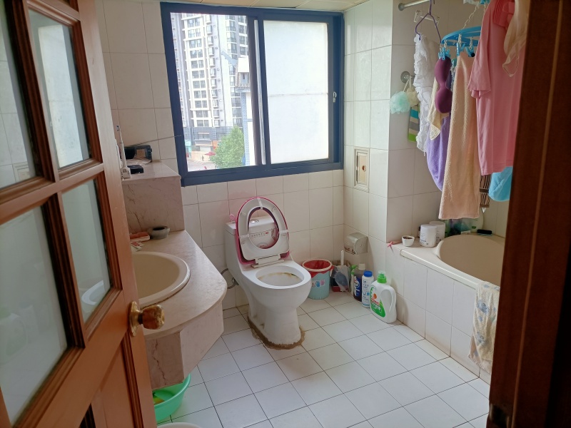 4室2廳1陽臺 西秀園衛(wèi)生間