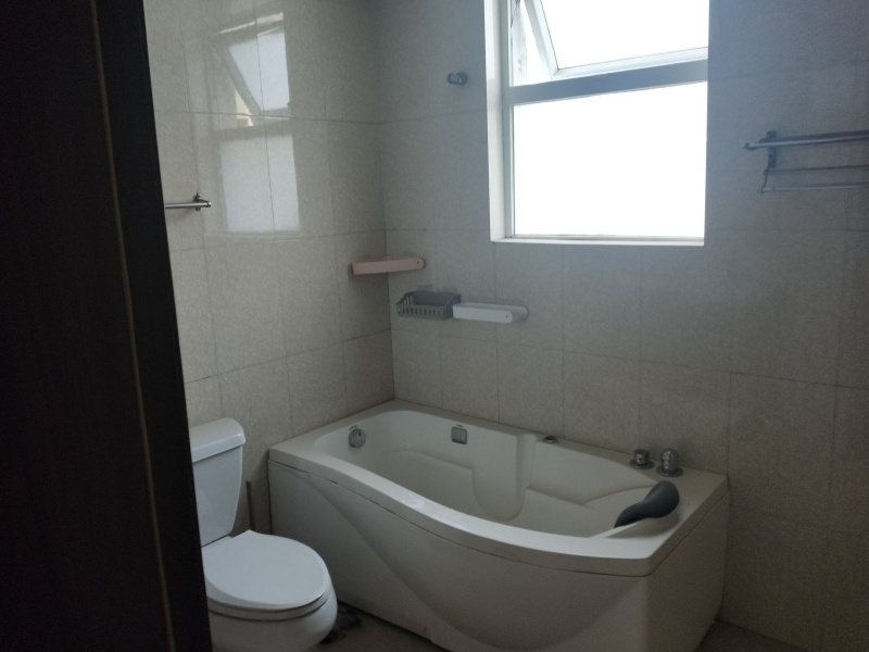 5室3廳1陽臺 金色維也納花園別墅衛(wèi)生間