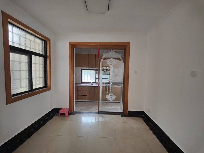 3室2廳1陽臺 白龍新區(qū)餐廳