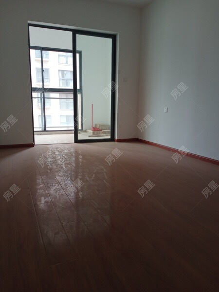 4室2廳 潤(rùn)城一區(qū)客廳