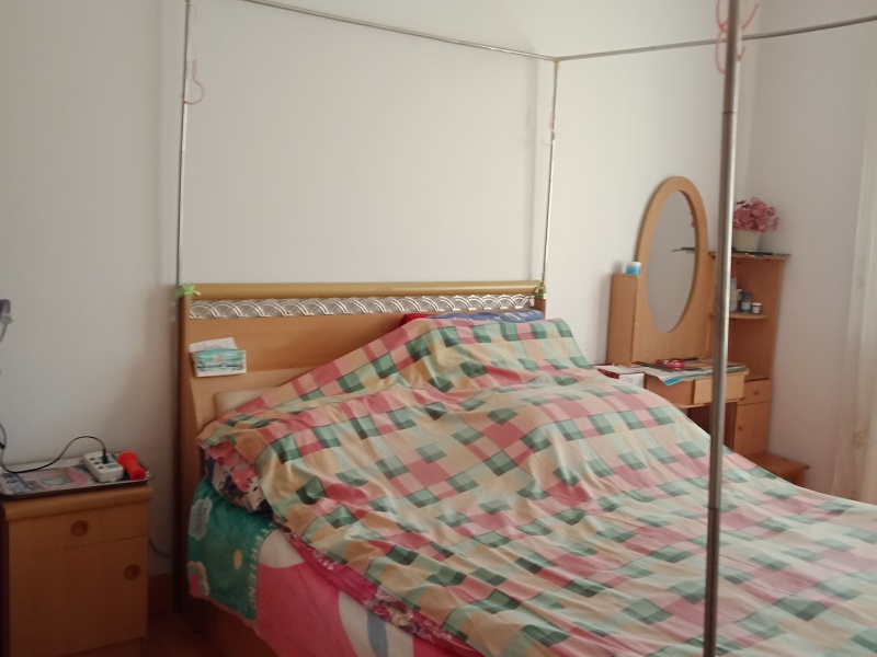 5室2廳1陽(yáng)臺(tái) 凱苑小區(qū)臥室