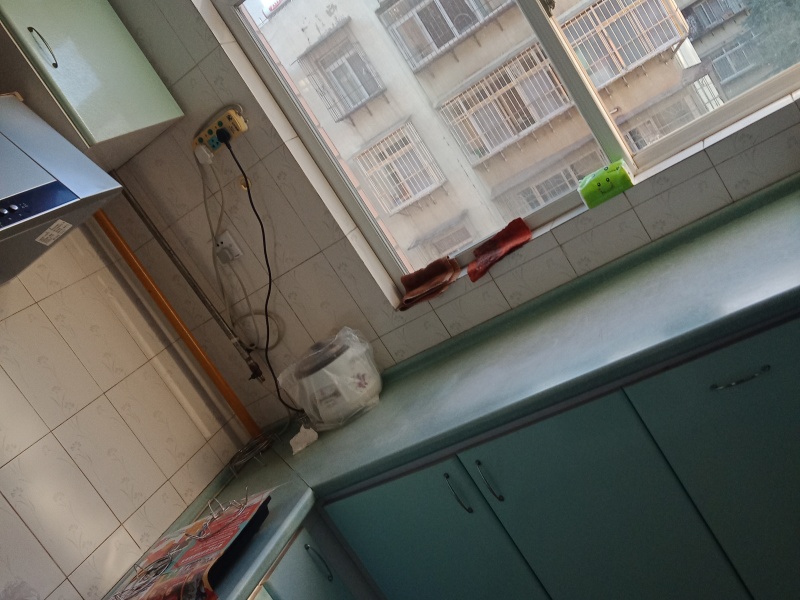 5室2廳1陽(yáng)臺(tái) 凱苑小區(qū)餐廳