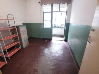 2室2廳1陽(yáng)臺(tái) 嚴(yán)家地小區(qū)搬遷大院