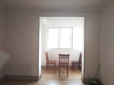 2室2廳1陽臺 春苑小區(qū)