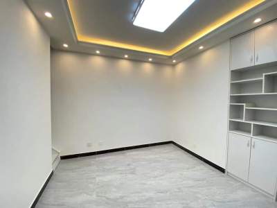 3室1廳1陽臺 華龍小區(qū)