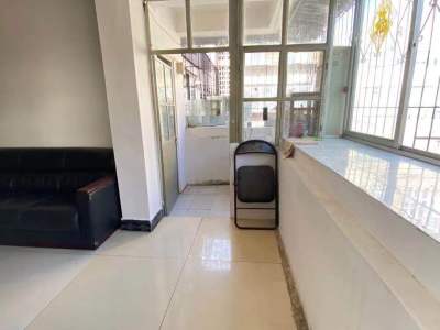 2室2廳1陽(yáng)臺(tái) 嚴(yán)家地小區(qū)搬遷大院