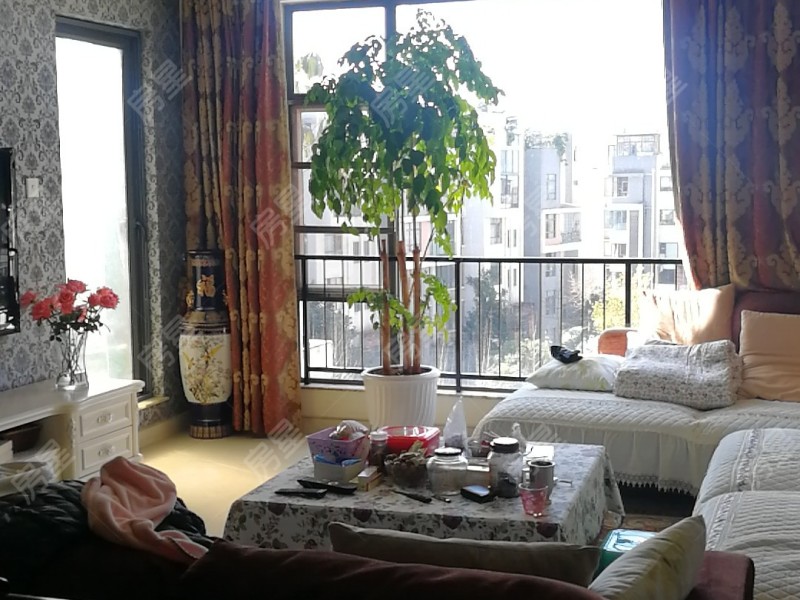 3室2廳2陽臺 滇池衛(wèi)城藍(lán)調(diào)公元客廳