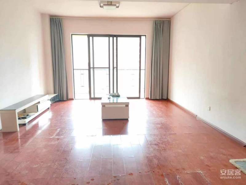 4室2廳2陽(yáng)臺(tái) 清水佳湖雅居客廳