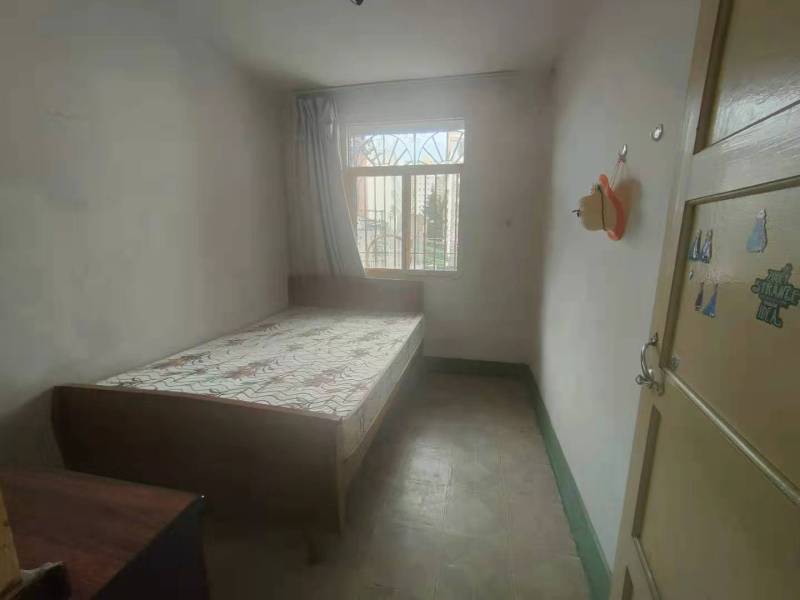 2室2廳1陽臺(tái) 云大東二院家屬區(qū)臥室