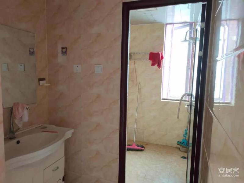 4室2廳2陽(yáng)臺(tái) 清水佳湖雅居衛(wèi)生間