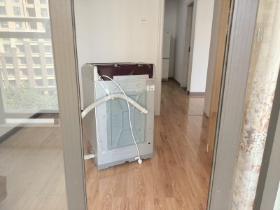 3室2廳1陽(yáng)臺(tái) 蓮花池畔