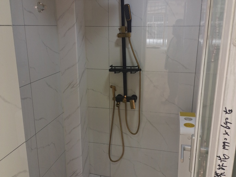 3室1廳1陽臺 煤機(jī)新村衛(wèi)生間