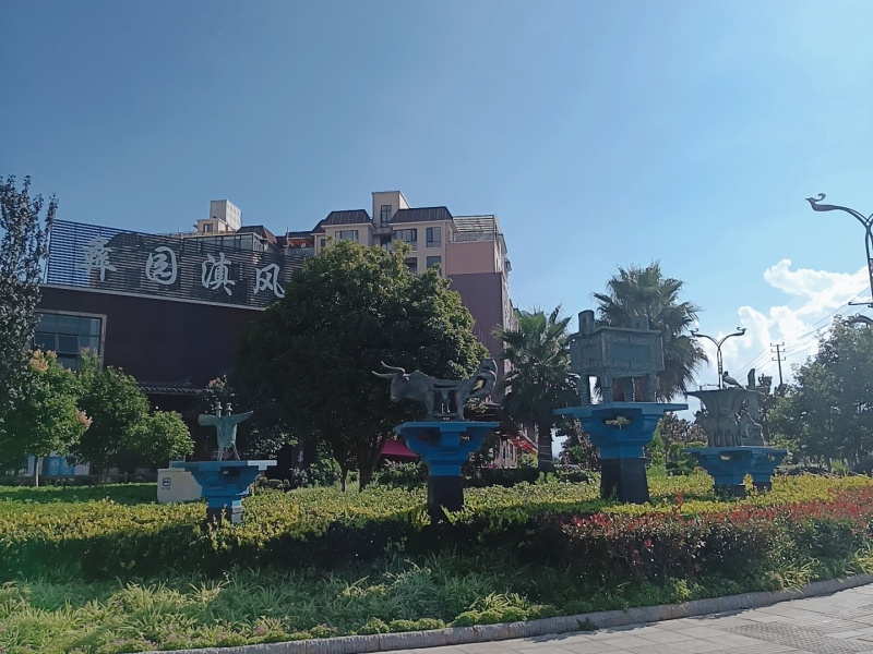 4室2廳2陽臺 云南藝術(shù)家園自家花園