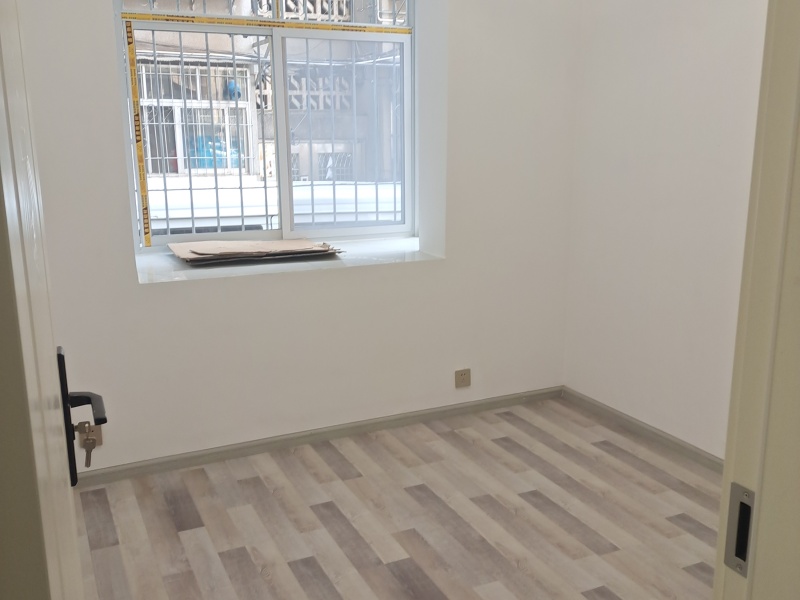 3室1廳1陽臺 煤機(jī)新村臥室