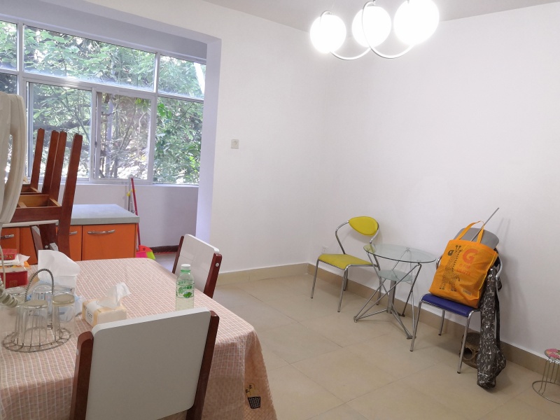 3室2廳2陽(yáng)臺(tái) 學(xué)府路83號(hào)餐廳