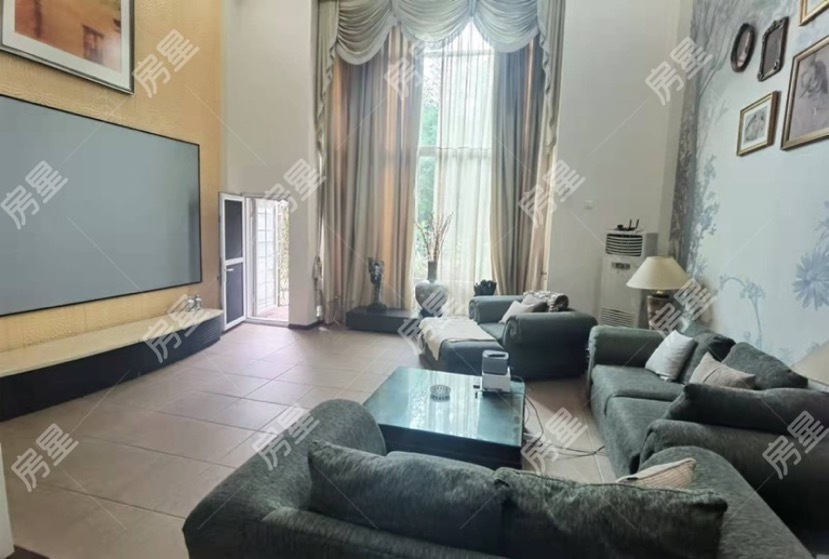 4室2廳2陽臺(tái) 滇池花園別墅客廳