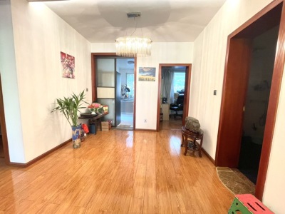 3室2廳2陽臺(tái) 白龍花苑