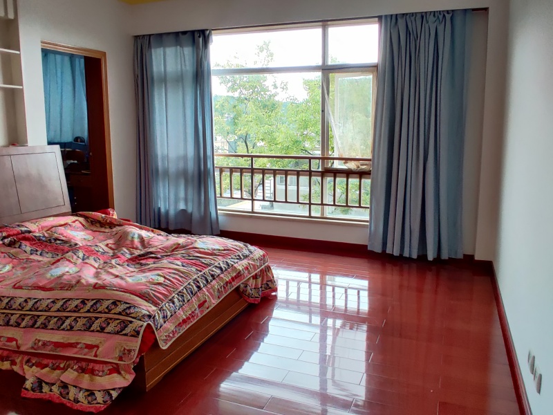 6室2廳3陽臺 清水木華別墅臥室