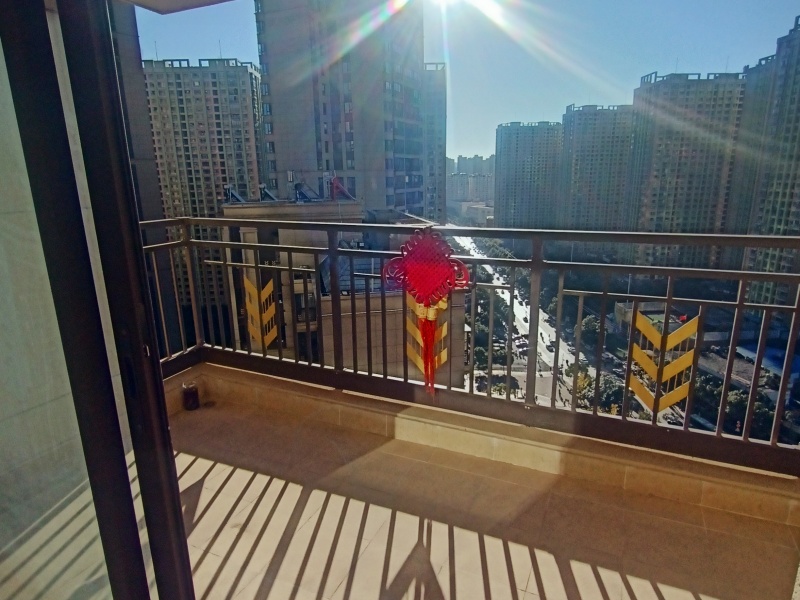 3室2廳2陽(yáng)臺(tái) 中海龍泉公館餐廳