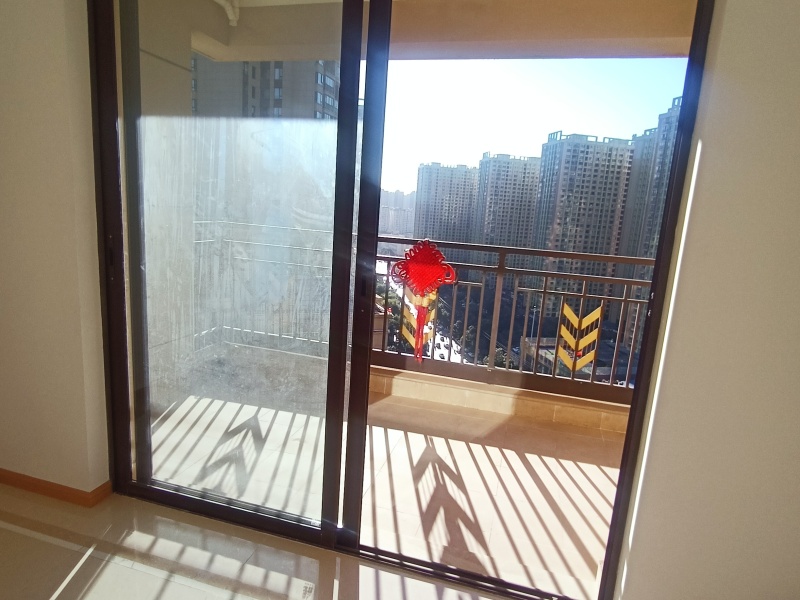 3室2廳2陽(yáng)臺(tái) 中海龍泉公館臥室