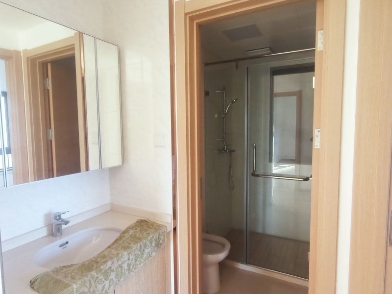 3室2廳2陽(yáng)臺(tái) 中海龍泉公館客廳