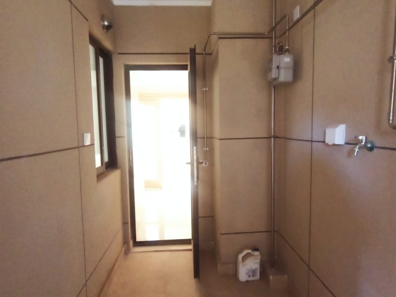 3室2廳2陽(yáng)臺(tái) 中海龍泉公館客廳