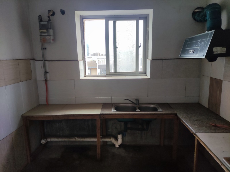 3室2廳2陽臺 華都花園B區(qū)廚房