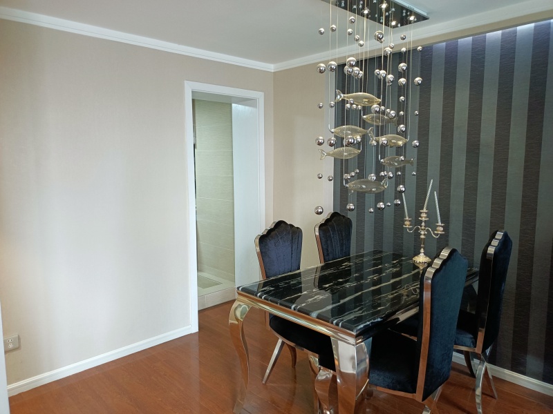 3室2廳1陽臺 86街公寓U2餐廳