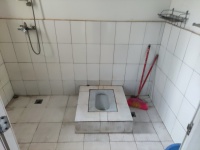 3室2廳2陽臺 華都花園B區(qū)衛(wèi)生間