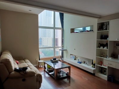 3室2廳1陽臺 86街公寓U2客廳