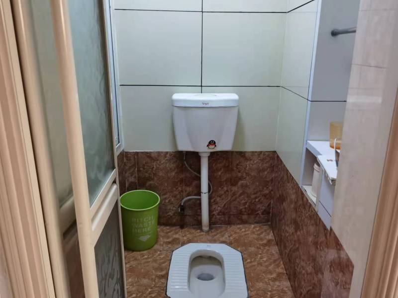 5室2廳2陽臺 武警一支隊家屬院衛(wèi)生間