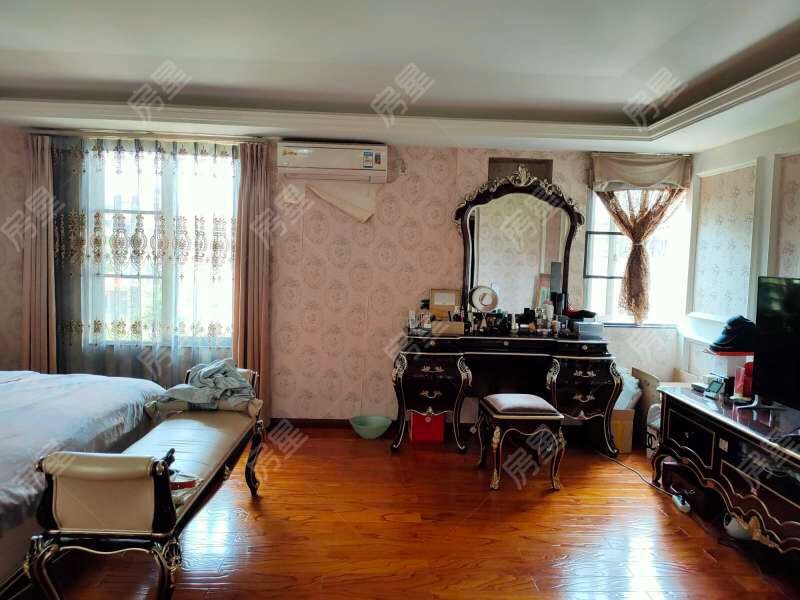 5室2廳2陽臺(tái) 香檳小鎮(zhèn)別墅客廳