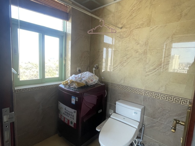 3室2廳2陽臺 翠湖俊園衛(wèi)生間