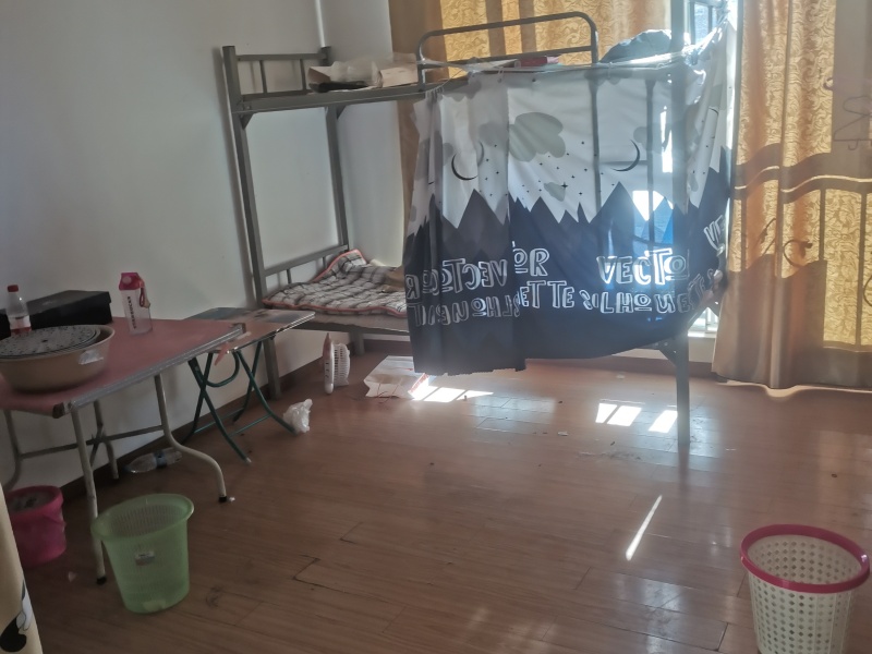 7室2廳2陽臺 世紀城玉春苑臥室