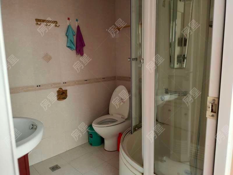 5室2廳2陽臺(tái) 香檳小鎮(zhèn)別墅客廳