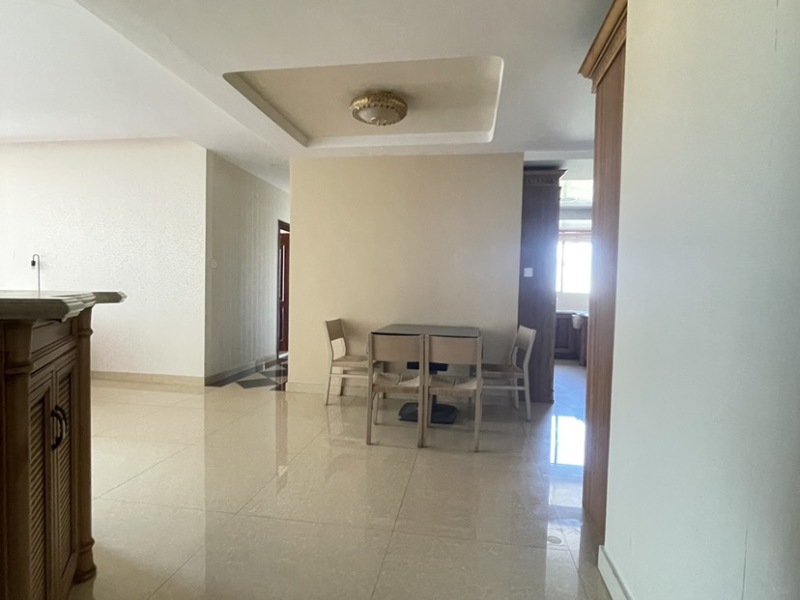 3室2廳2陽臺 翠湖俊園門廳