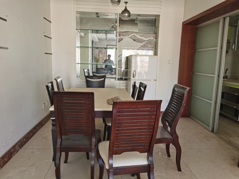 4室2廳2陽臺 順城豪庭臥室