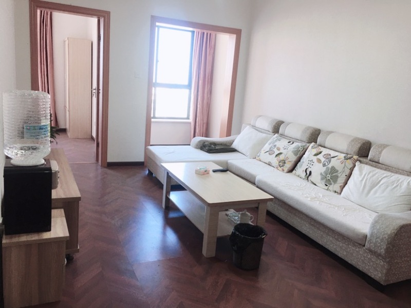 3室2廳2陽(yáng)臺(tái) 藍(lán)光天嬌城一期客廳