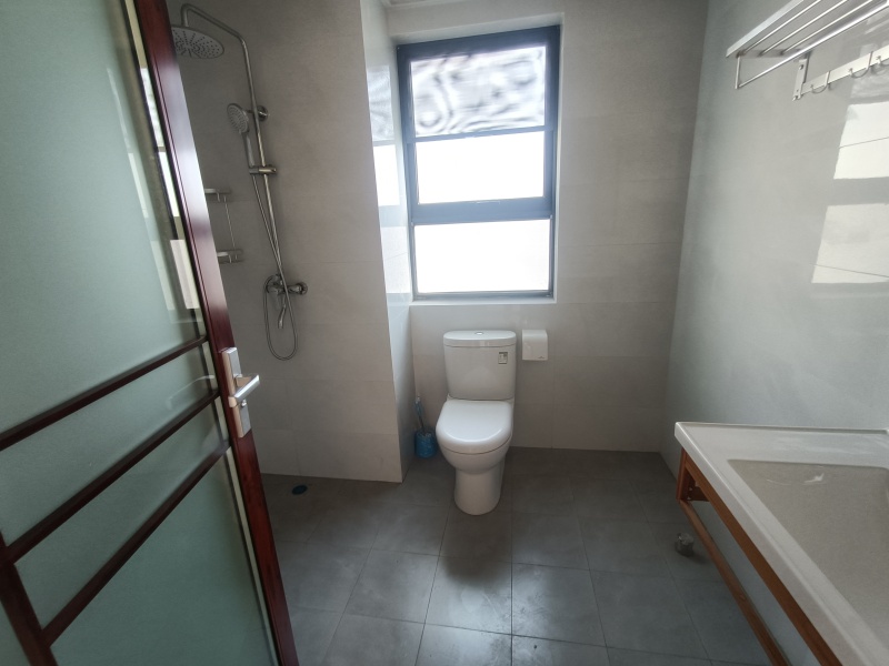 4室2廳 紅星天鉑衛(wèi)生間