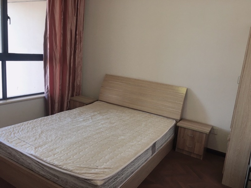 3室2廳2陽(yáng)臺(tái) 藍(lán)光天嬌城一期臥室