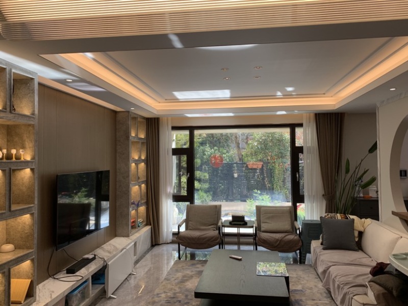 5室2廳3陽(yáng)臺(tái) 海東俊園一期別墅客廳