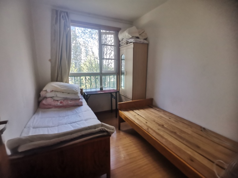 7室2廳2陽臺 世紀城玉春苑臥室